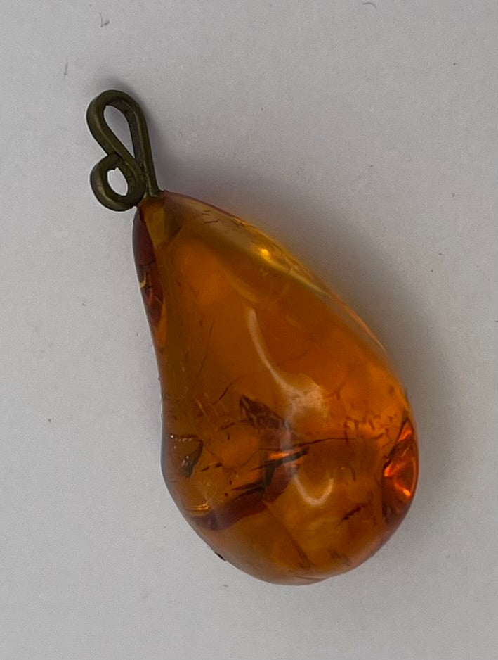 Hübscher Bernsteinanhänger