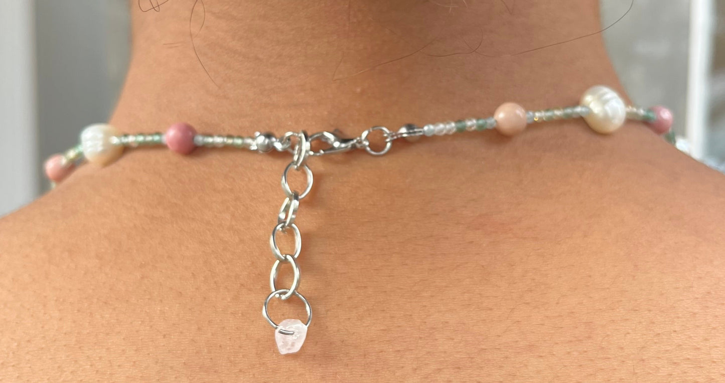 Handgemachte Kette mit Rosenquarz