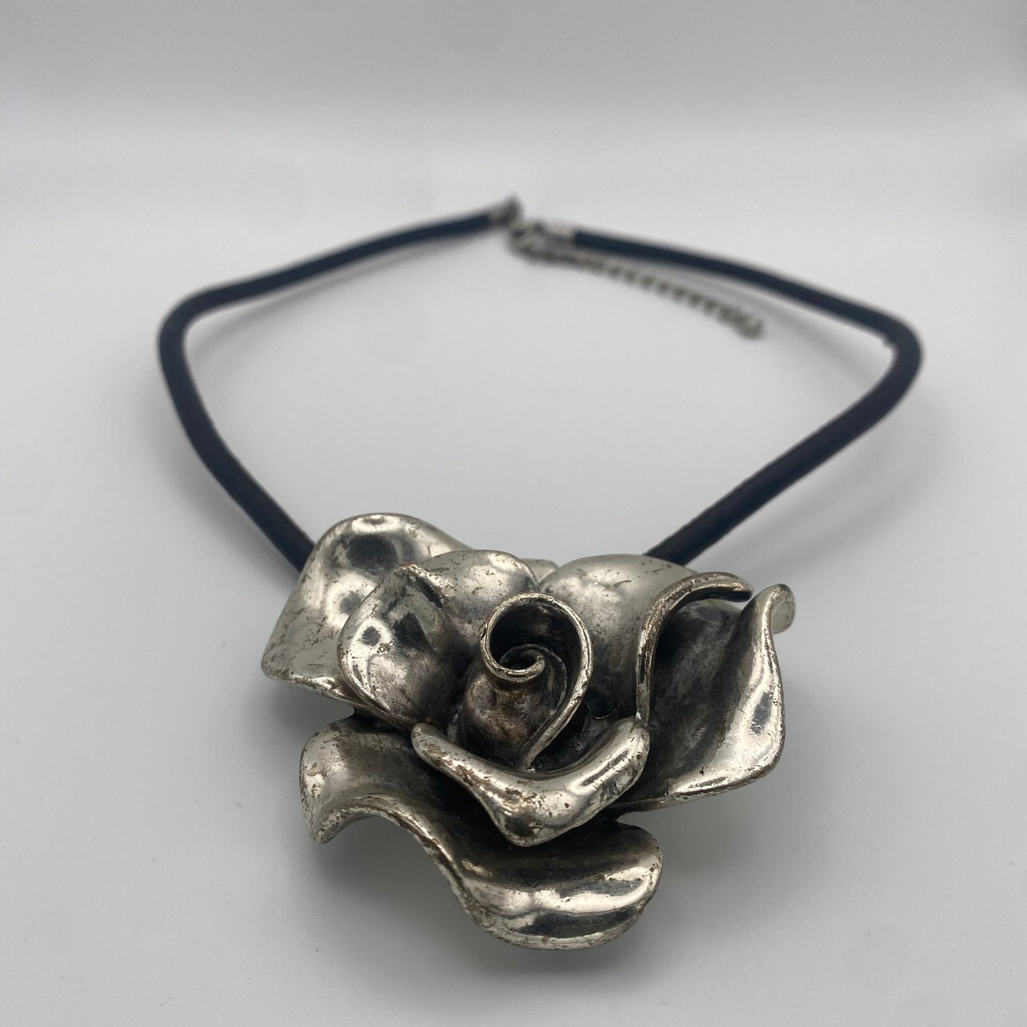 Kette mit Rosenanhänger