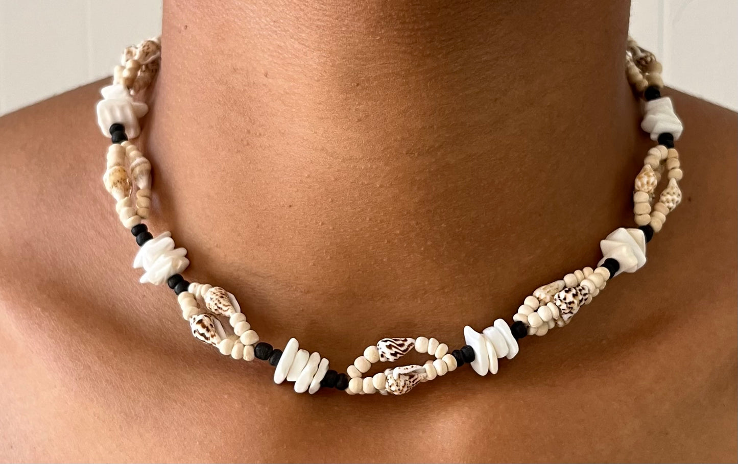 Enganliegende Vintage Halskette mit Muscheln