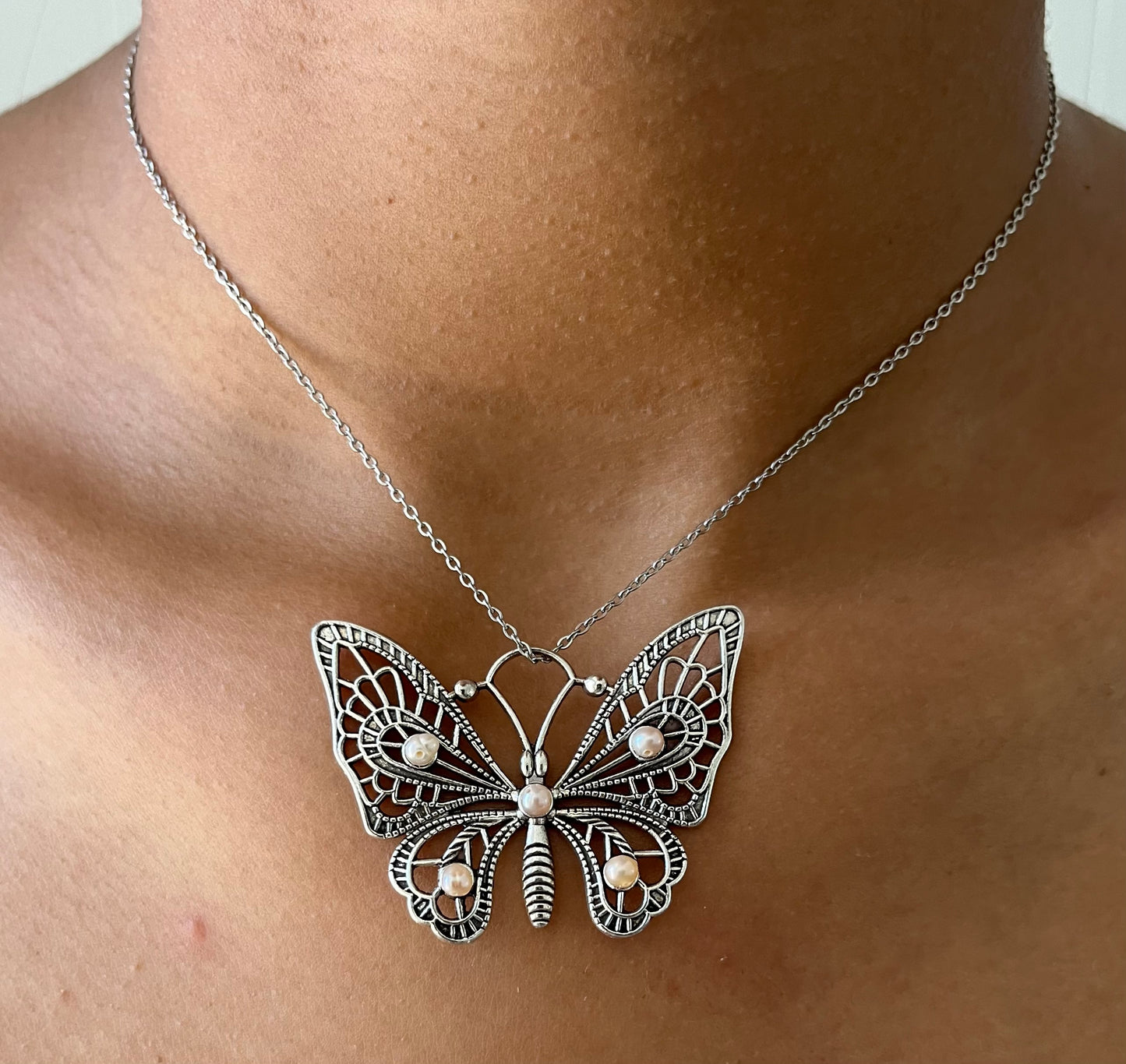 Filigrane Kette mit Schmetterlingsanhänger