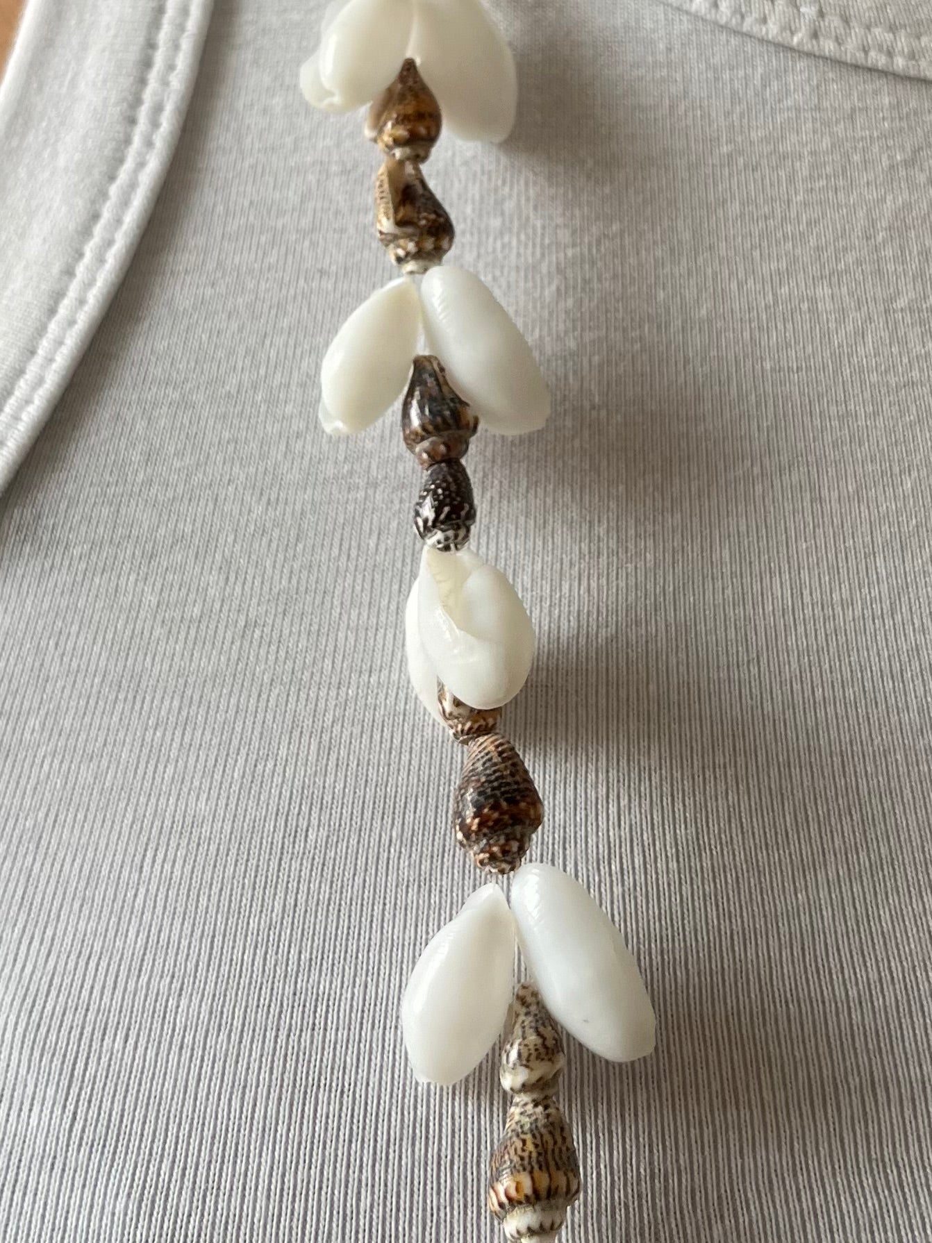Lange Muschelkette ohne Verschluss