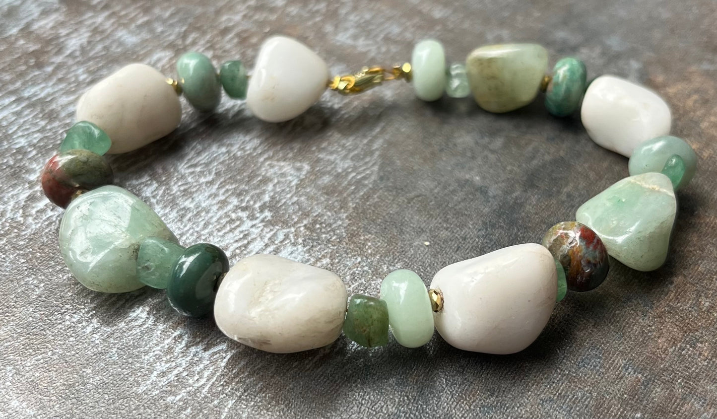 Handmade Armband aus verschiedenen Steinen
