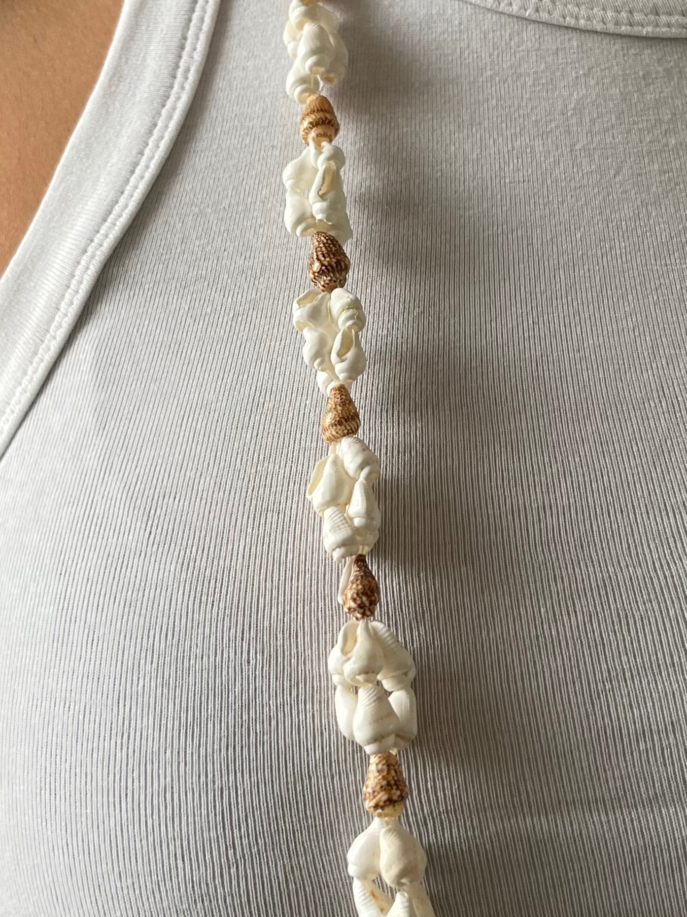 Lange Muschelkette ohne Verschluss
