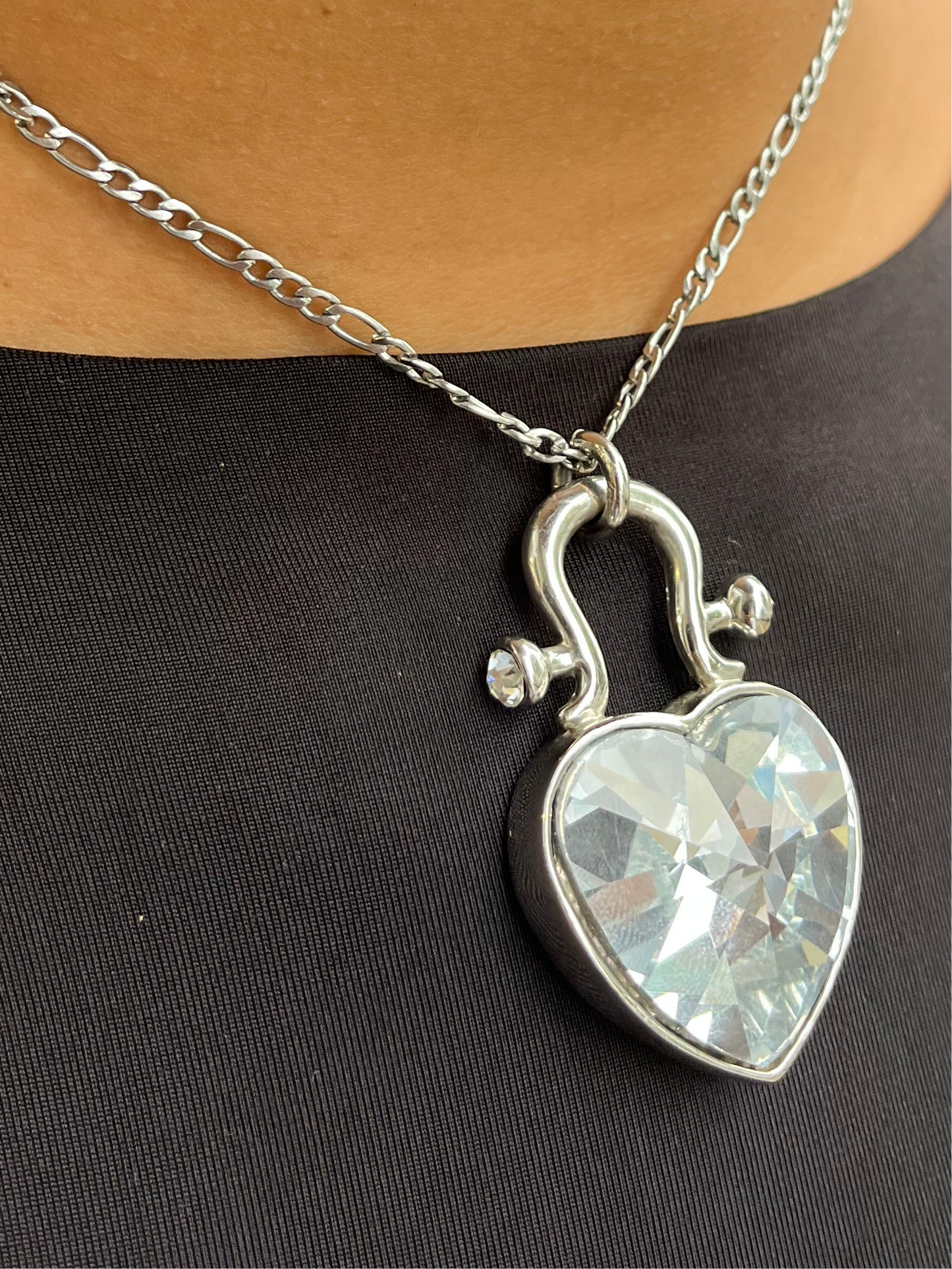 Halskette mit großem Strassanhänger