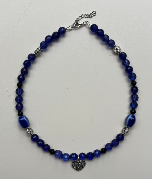 Handgemachte Kette mit Herzcharm