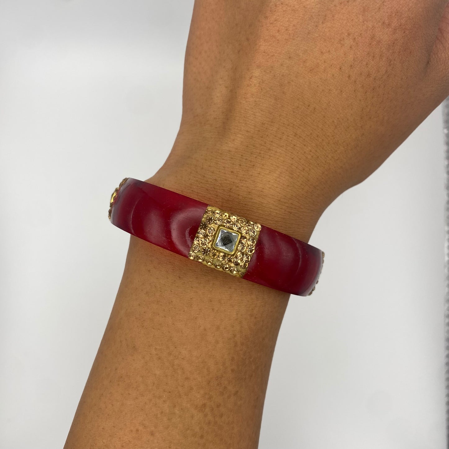 Transparenter Armreif/ Bangle mit Verzierungen
