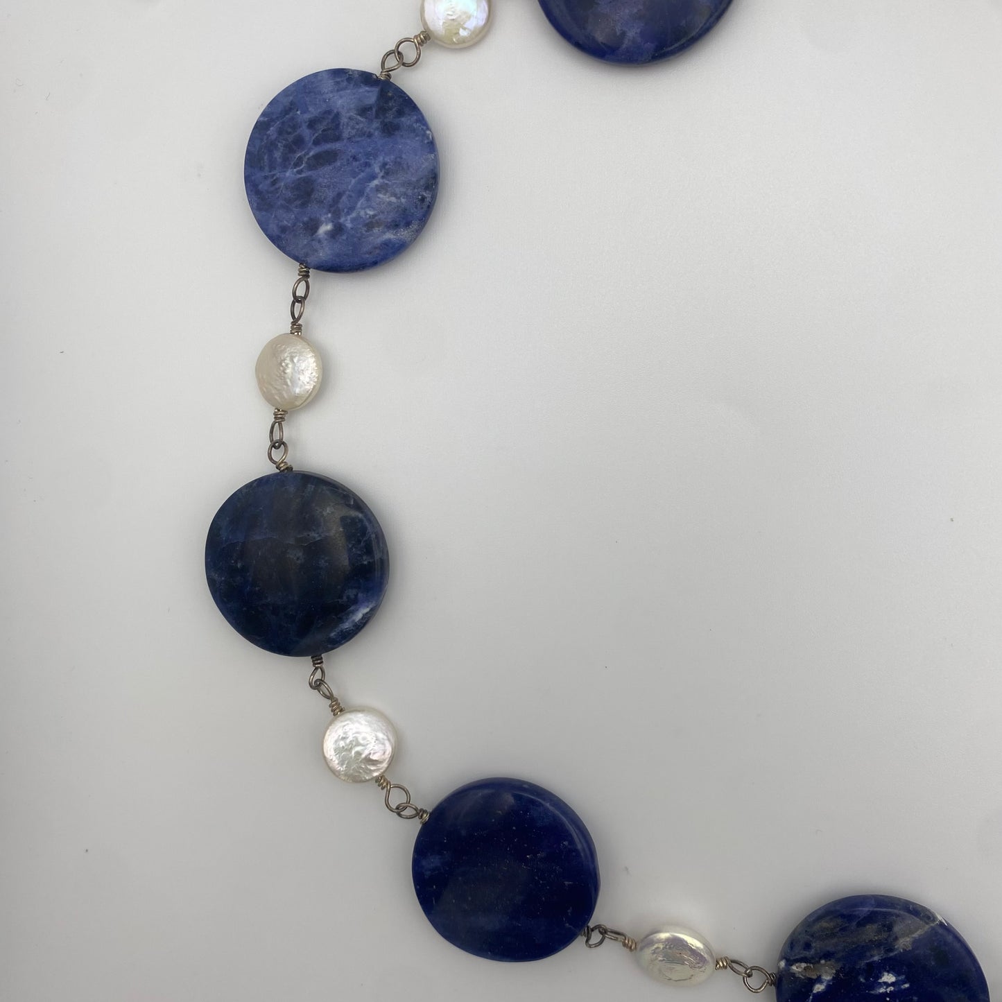 Auffällige Statement Kette aus 925 Silber mit Lapislazuli und Perlen