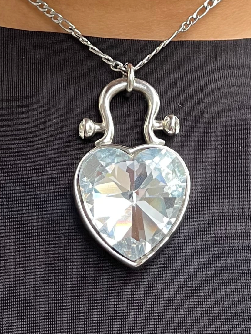 Halskette mit großem Strassanhänger