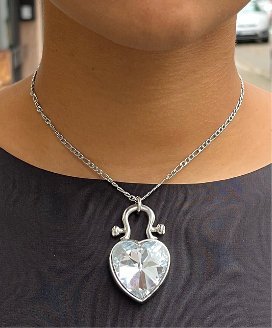 Halskette mit großem Strassanhänger