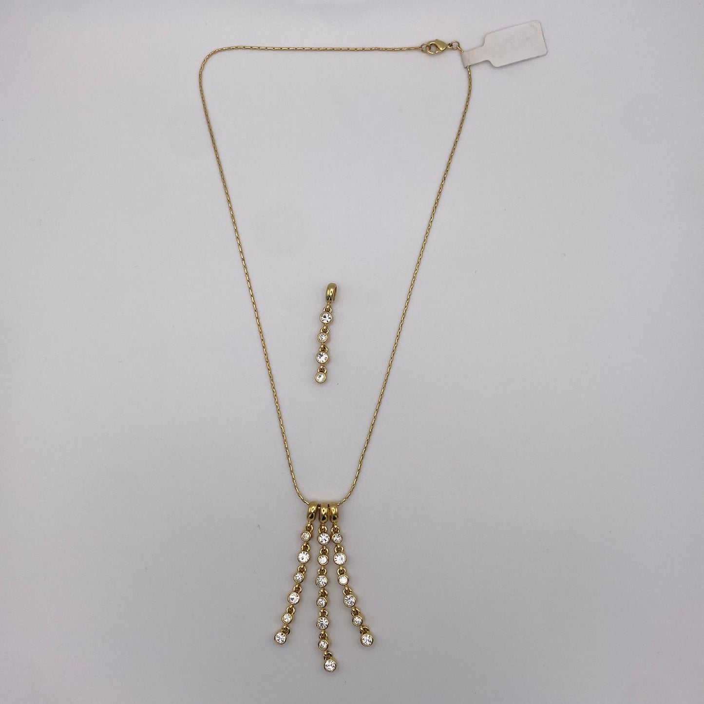 Feine goldfarbene Vintage-Kette mit Anhängern