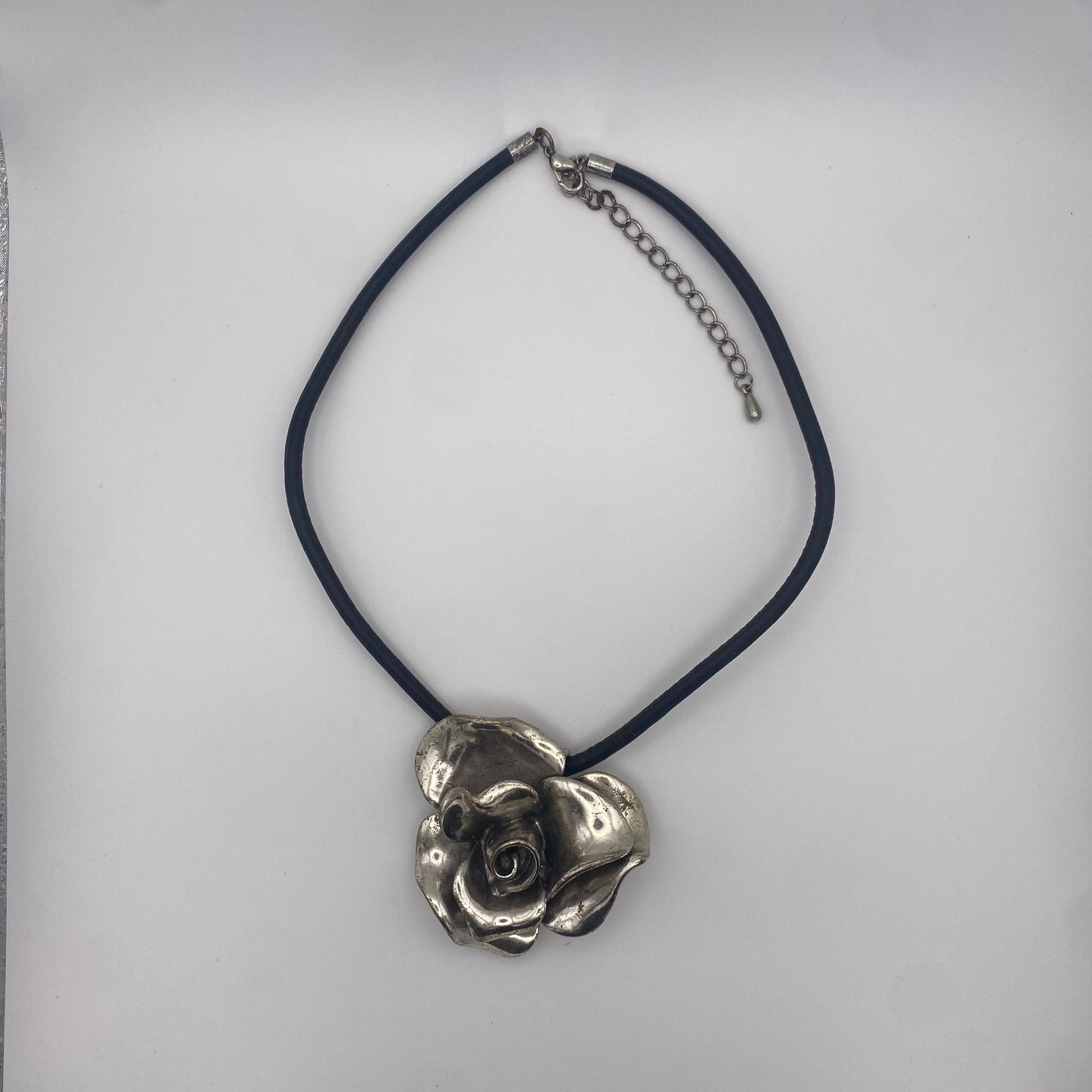 Kette mit Rosenanhänger