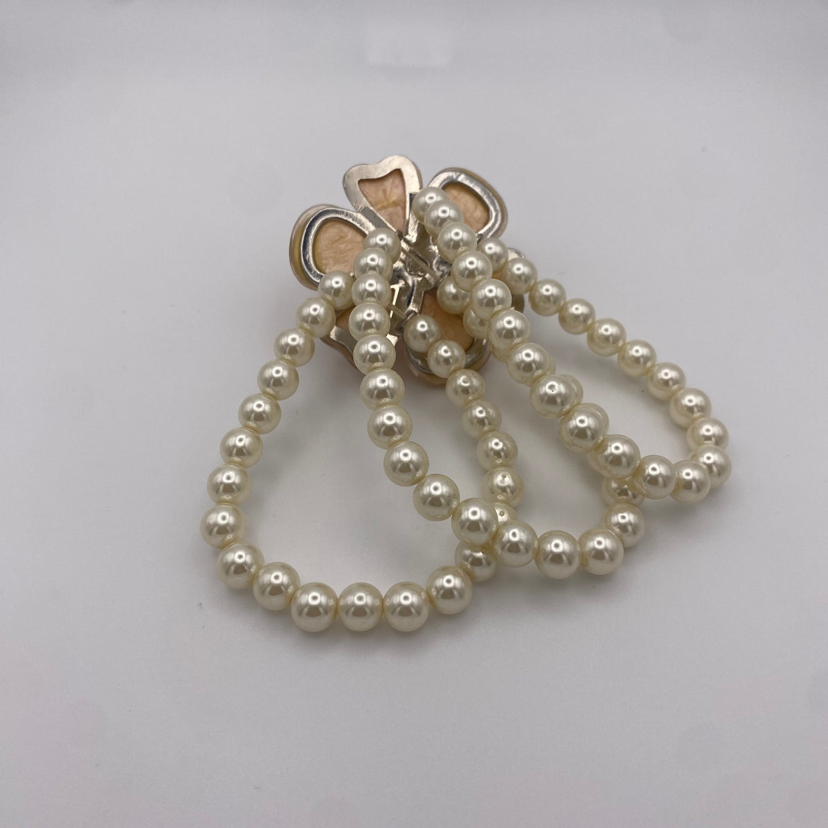 Preloved Perlenarmband mit Kamelienblüte