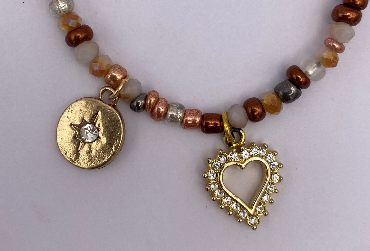 Handgemachtes Armband ‚Golden Charm‘