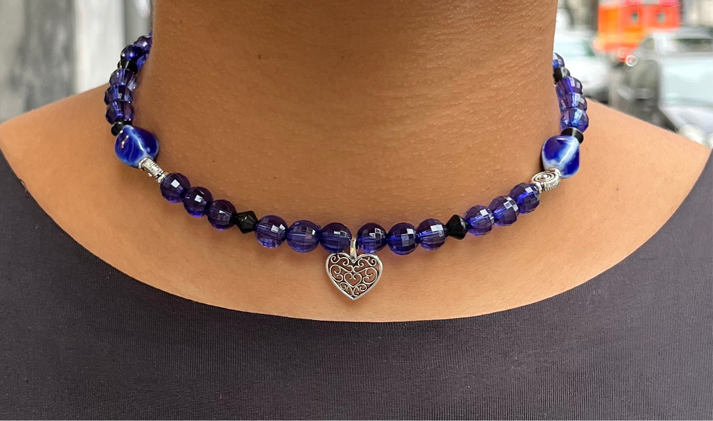 Handgemachte Kette mit Herzcharm