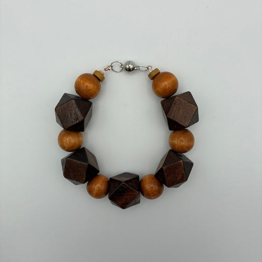 Handgemachtes Armband aus Holzperlen