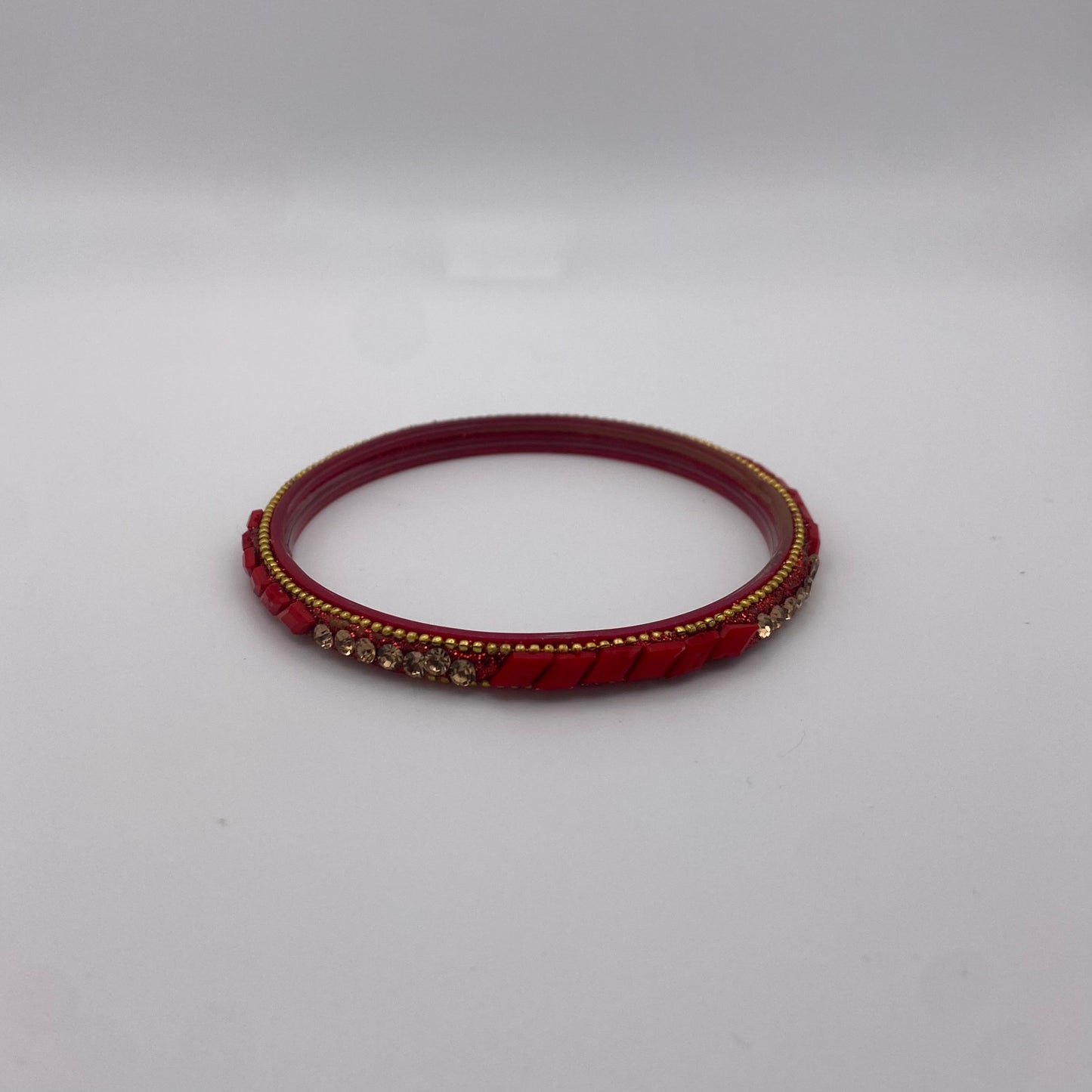 Roter Armreif/Bangle mit Verzierungen