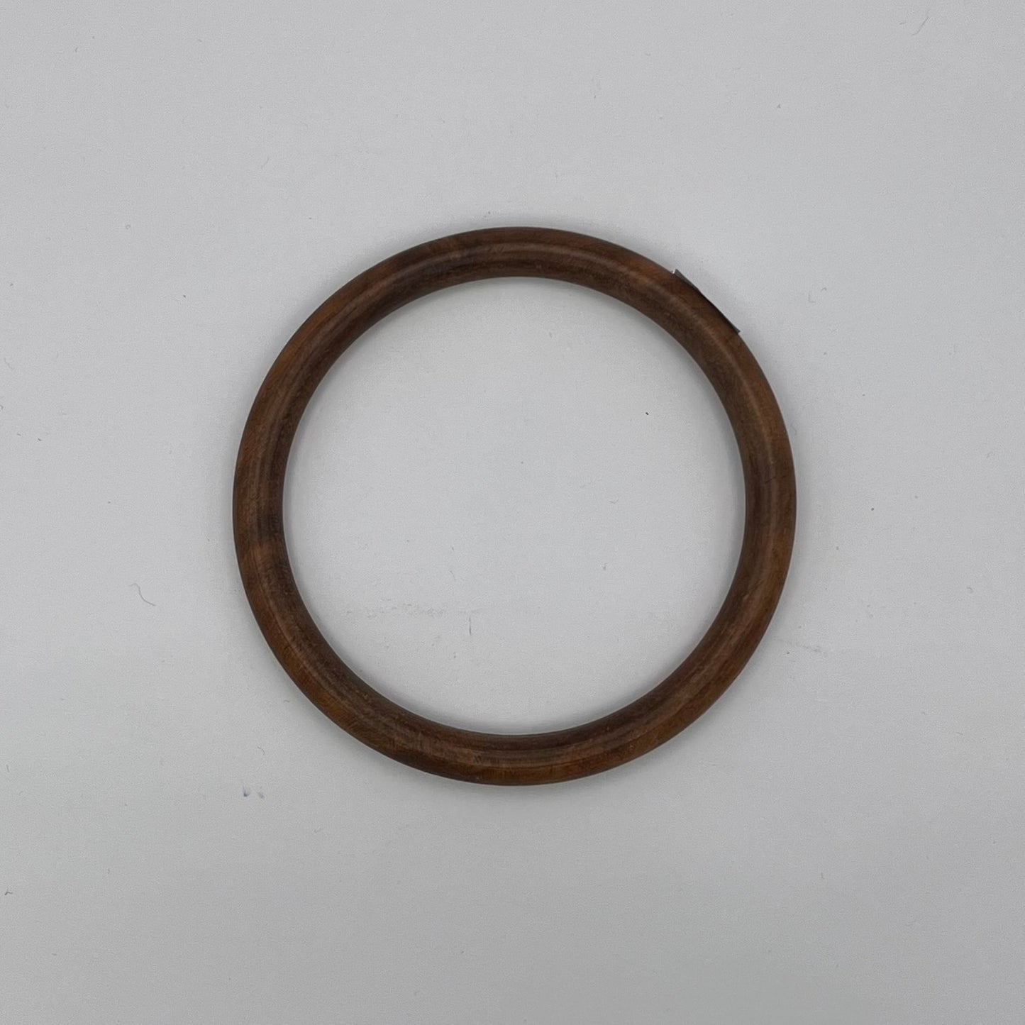 Schmaler Vintage Armreif aus Holz
