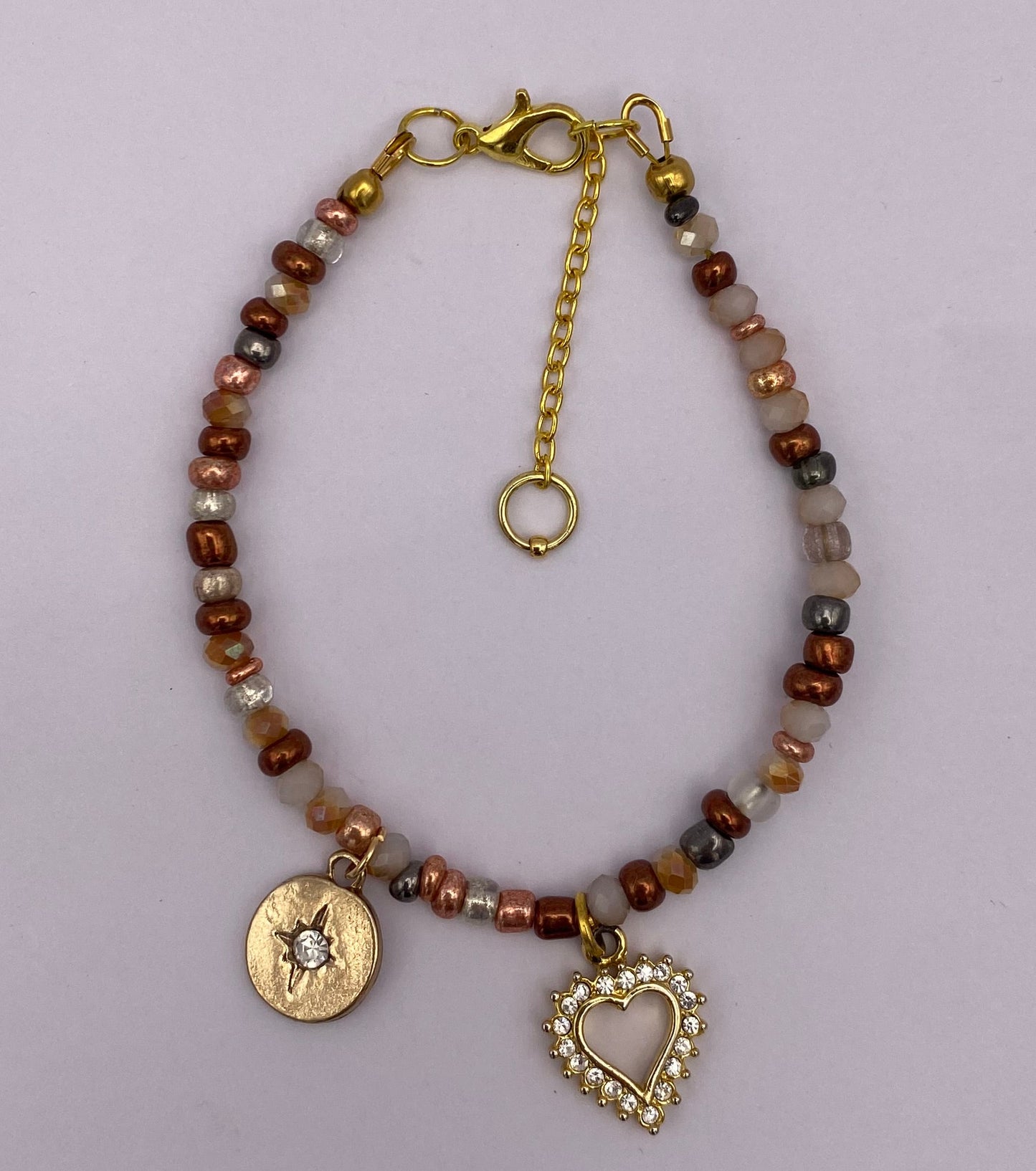 Handgemachtes Armband ‚Golden Charm‘