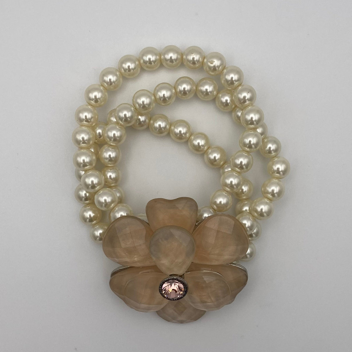 Preloved Perlenarmband mit Kamelienblüte