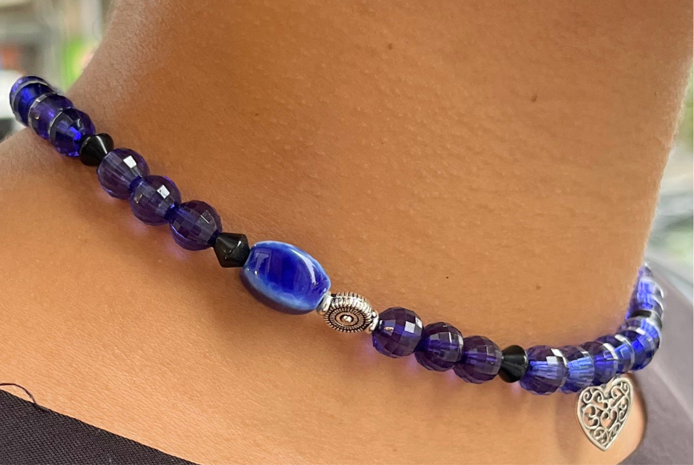 Handgemachte Kette mit Herzcharm