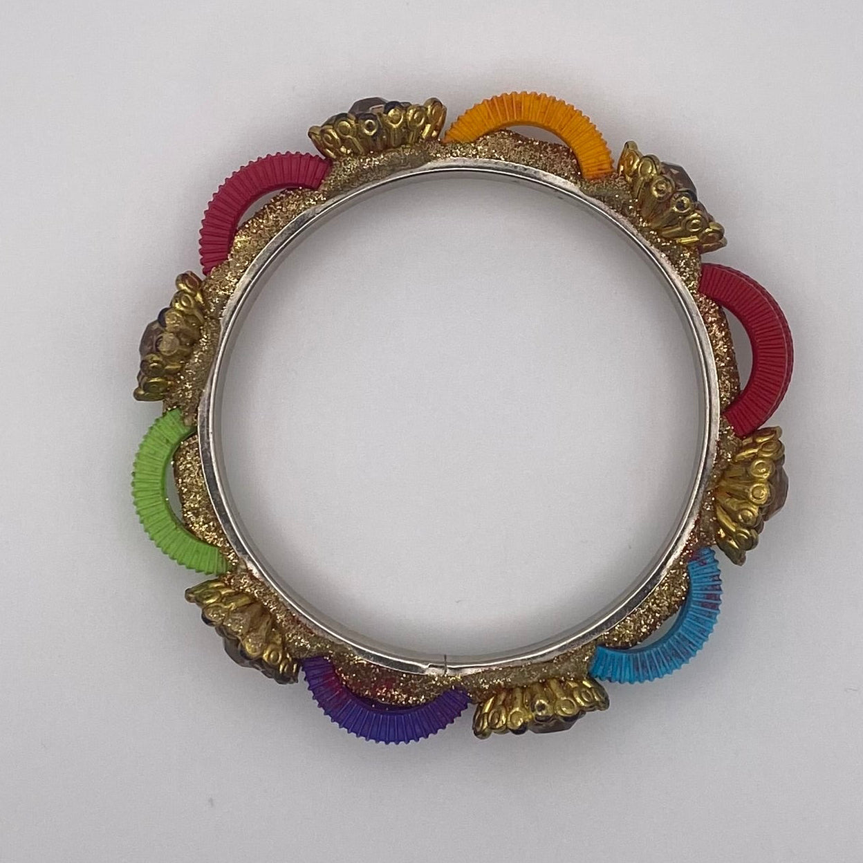 Bunt verzierter Armreif