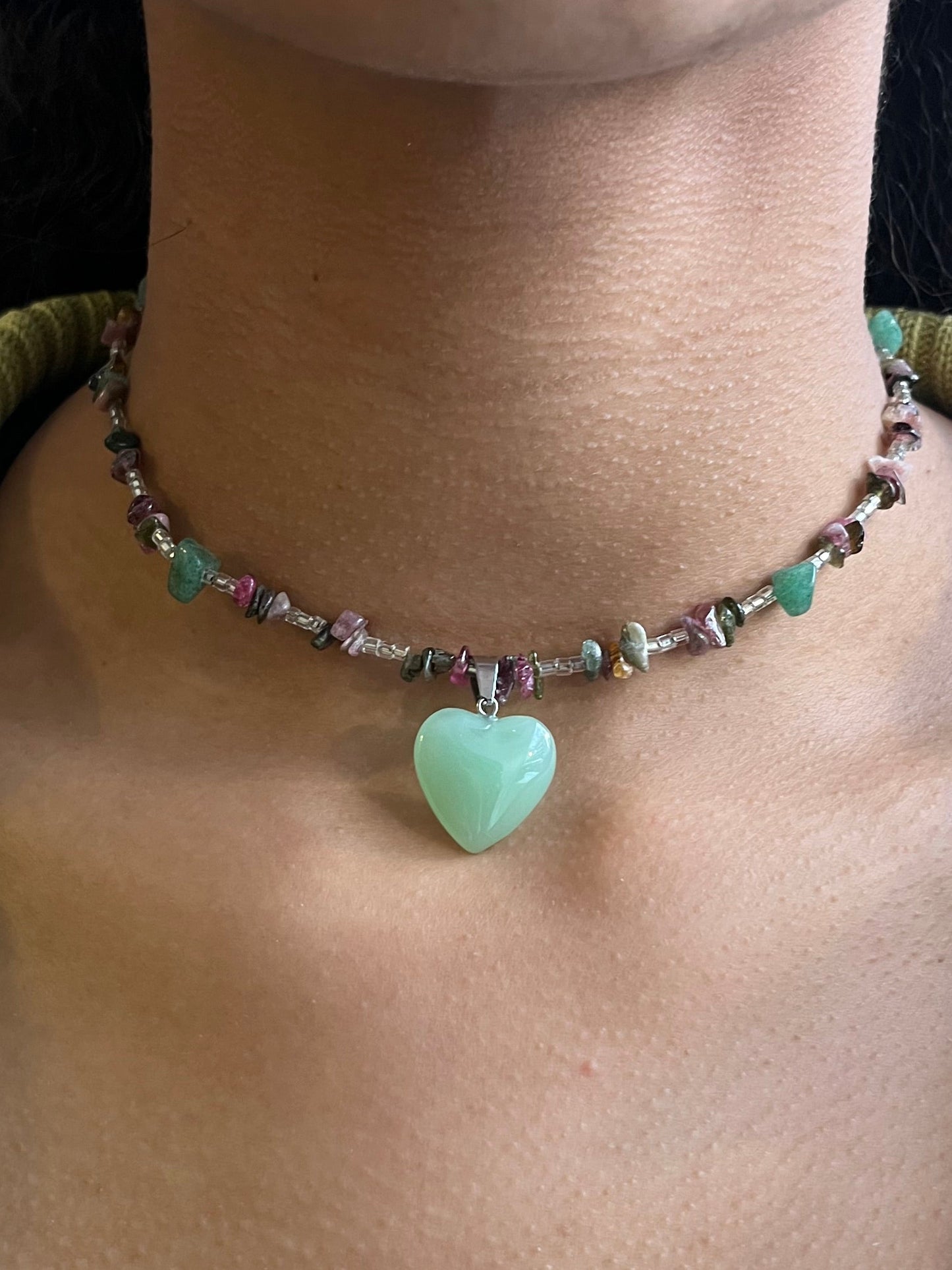Handgemachte Halskette mit Aventurin, Fluorit-Mix und Herzanhänger