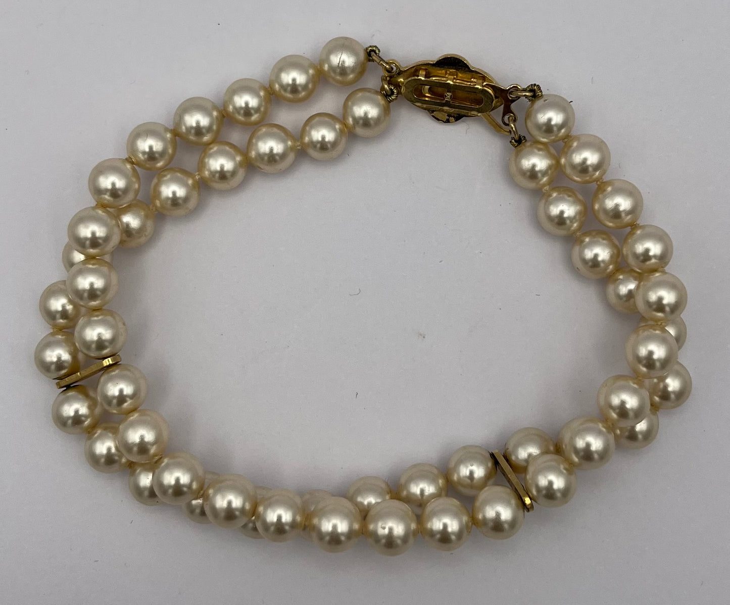 Perlenarmband mit hübscher Schließe