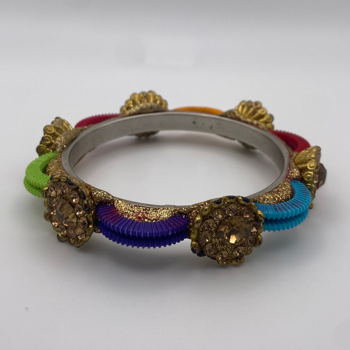 Bunt verzierter Armreif