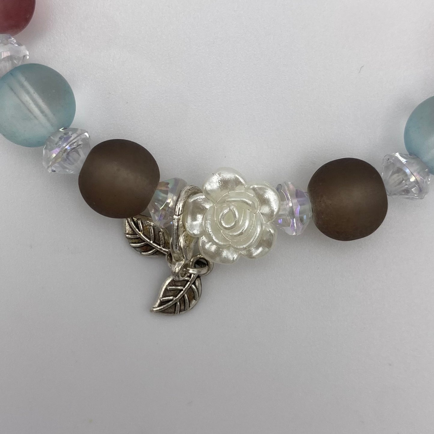 Armband mit Rose und Blätter-Anhänger