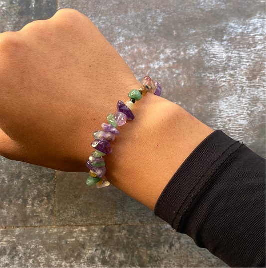 Unikat Handgemachtes Armband mit Flourit-Mix und Amethysten