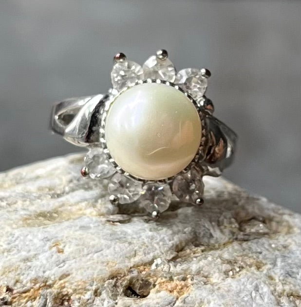 Ring mit Perlenimitat
