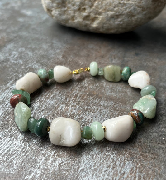 Handmade Armband aus verschiedenen Steinen