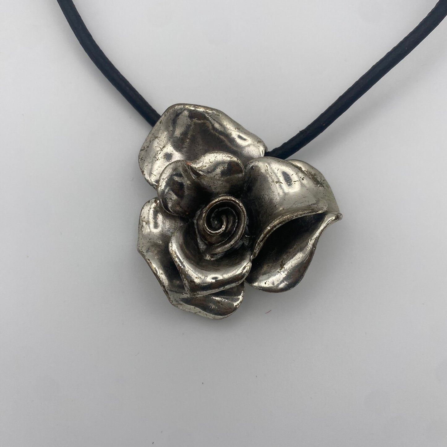 Kette mit Rosenanhänger