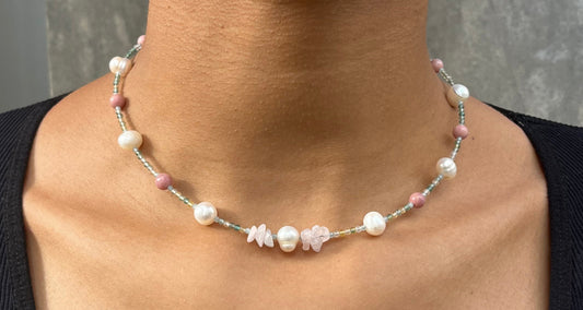 Handgemachte Kette mit Rosenquarz