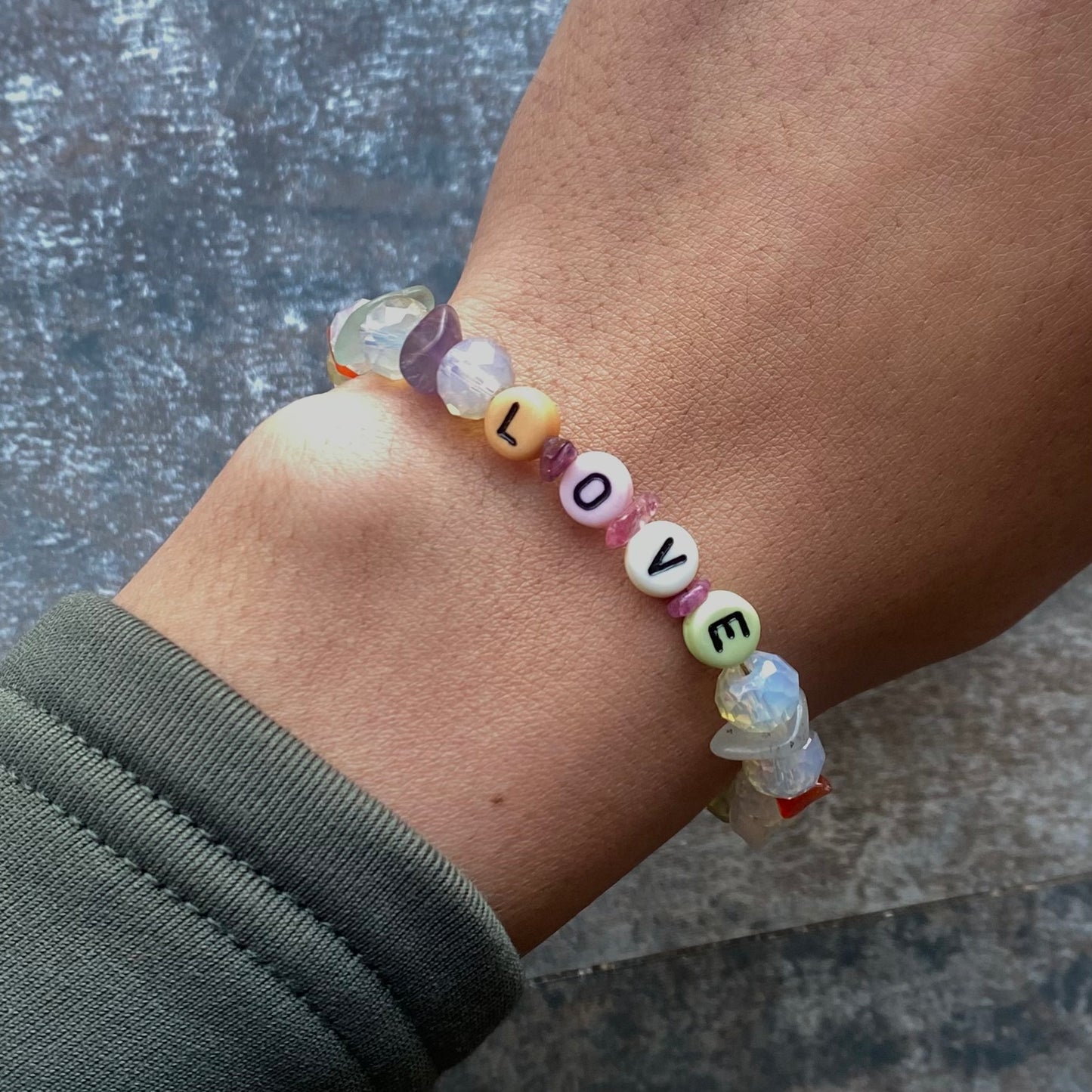 Handgemachtes Armband ‚L.O.V.E‘